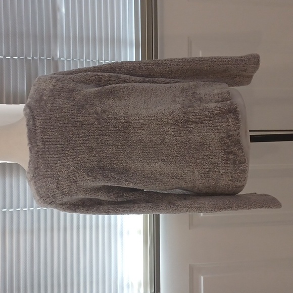 $4 Add-on Silvery Gray Knit Sweater - Size Large - Picture 4 of 5